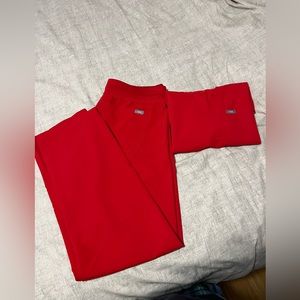 Figs Livingston’s pants and 1 pocket top